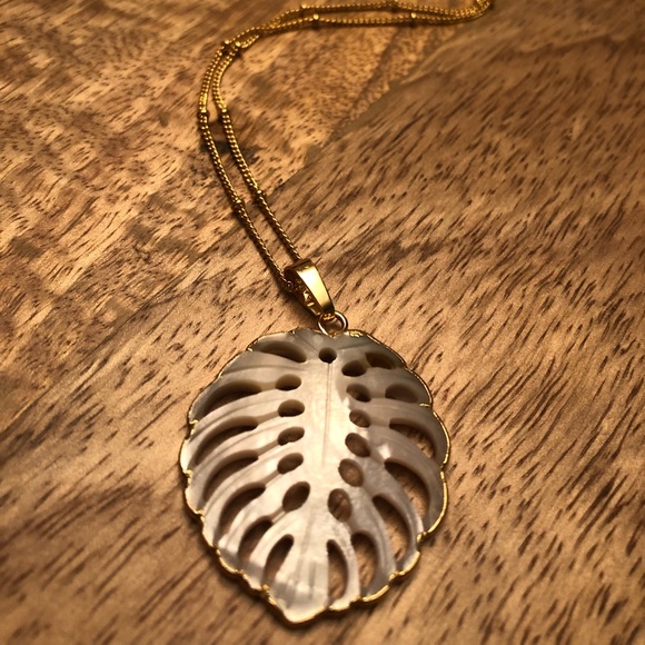 🍂Carved Leaf Shell Necklace🍂 - Picture 6 of 8